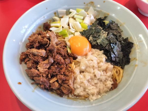 「辛味噌背脂まぜそば＋ほぐしチャーシュー」@ラーメンショップ〇Qの写真