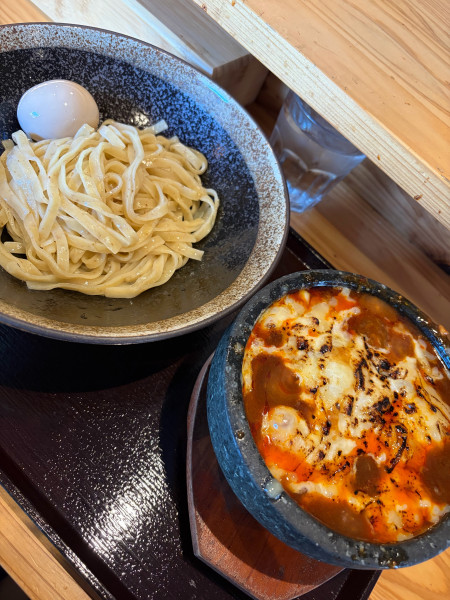 「炙りチーズ麻婆豆腐つけ麺＋痺れ＋昆布漬味玉＋ライス」@すするか、すすらんか。  京橋店の写真