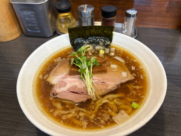 「醤油ラーメン（手揉み麺）900円　大盛150円」@ラーメンつけ麺 奔放の写真