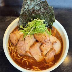 赤だし味噌らー麺 900円＋ 特製全部のせトッピング 400