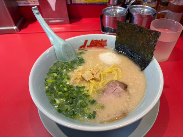 「プレミアム塩豚骨ラーメン960円」@ラーメン山岡家 水戸城南店の写真