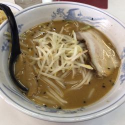 味噌ラーメン+半チャーハン 1100円