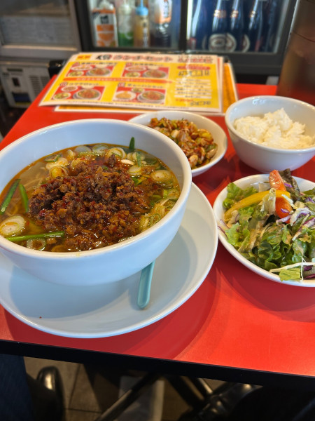 「台湾ラーメン＋○得ランチセットC 1,000円」@郭 政良 味仙 東京神田西口店の写真