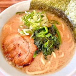 豚骨らーめん醤油（900円）