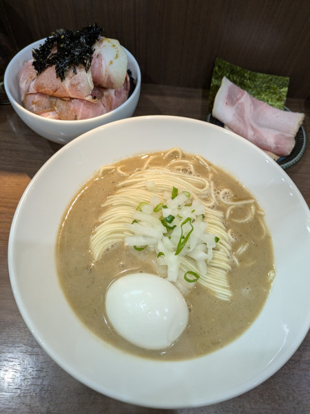 「濃厚(塩)➕切りたてチャーシューごはん」@Noodle&Spice curry 今日の1番の写真