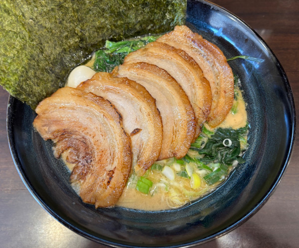 「チャーシュー麺 +ほうれん草」@麺屋 王道の写真