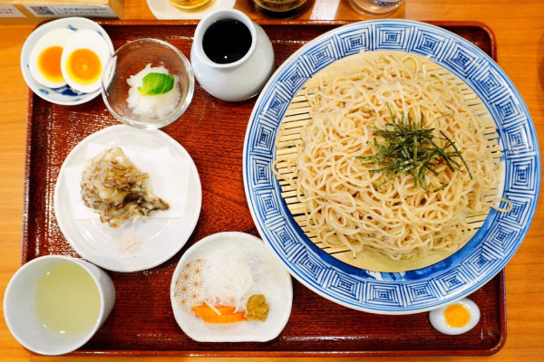 「【限定】大根汁のそば(大盛)＋塩たまご＋実山椒つくね＋赤星」@しののめヌードルの写真