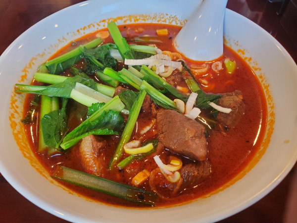 「香辣牛肉面」@金彩の写真