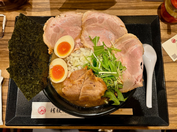 「特製濃厚煮干しらーめん:1,450円」@らーめん 桔梗と空 千住寿町店の写真