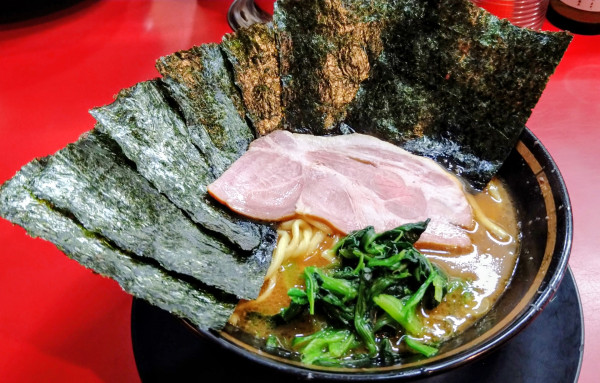 「ラーメン(味濃いめ･麺硬め)+海苔」@とらきち家 光の写真