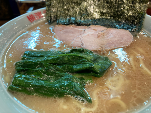 「ラーメン中盛り・海苔増し」@横濱ラーメン あさが家 本店の写真