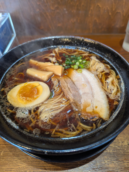 「熟成醤油ラーメン大盛」@古式ラーメン 鶴亀の写真