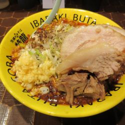 限定　四川風麻婆まぜそば（１２００円）＋豚増し１００円