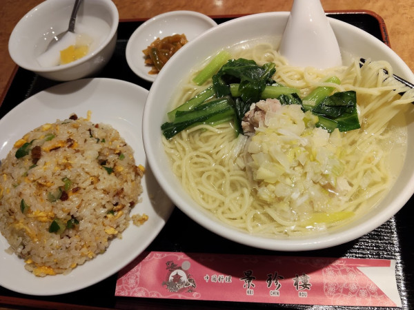 「サービスランチ 鶏そば＋半炒飯(1,000)」@景珍樓 杉田店の写真
