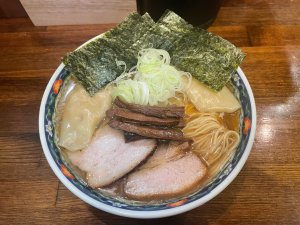 「奈つやの雲呑中華そば¥1,200焦しチーズカリー丼¥350」@奈つやの中華そばの写真