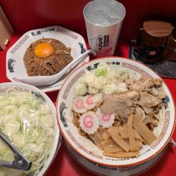 油そば＋ヤキメシ1/2黄身のせ＋レモンサワー