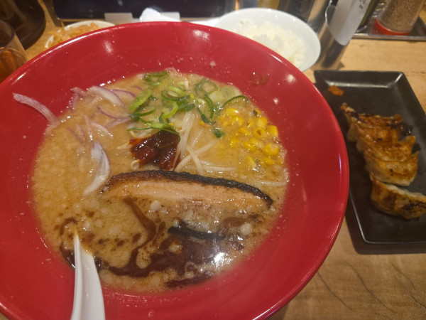 「味噌赤丸＋餃子・ごはんセット」@博多一風堂 みなとみらい東急スクエア店の写真