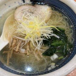 俺流塩ラーメン　830円