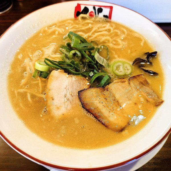 「白絆＋焼きギョーザ５個＋替え半玉無料」@らーめん 絆家の写真