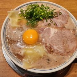 月見ワンタン麺