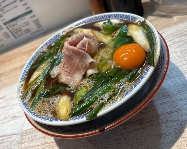 「【限定】深谷ネギブラック」@中華そば 四つ葉の写真