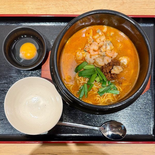 「海老だくシーフード旨辛麺」@久麺や 八幡店の写真