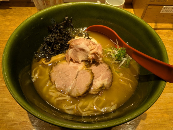 「特製焼きあご塩らー麺」@焼きあご塩らー麺 たかはし 新宿本店の写真
