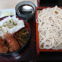 もり蕎麦 550円（＋コロッケ・半ライスセット）250円