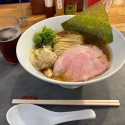 醤油ラーメン950円