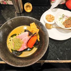 【限定】ギリギリ lamb chop グリーンカレーラーメン