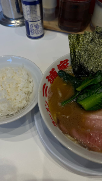 「ラーメン + ライス 並」@とんこつみうらの写真