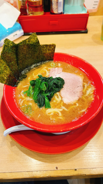 「家系ラーメン900円」@吉祥寺 武蔵家 笹塚店の写真