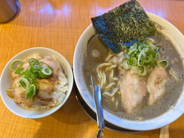 「特上煮干しラーメン1000円+ランチセット300円」@九段 井さいの写真