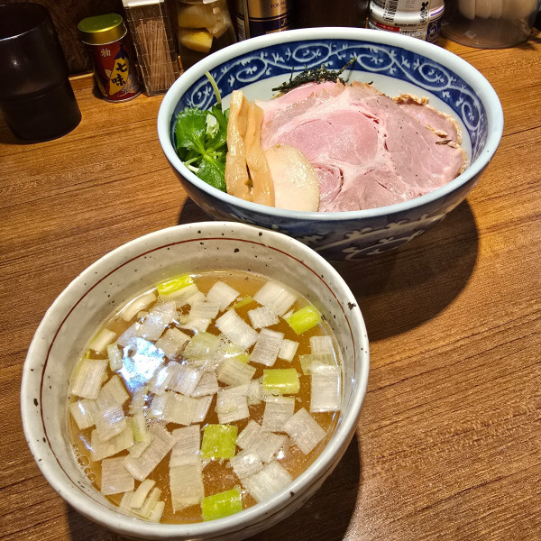 「塩煮干つけそば 蟹味噌の和え玉」@寿製麺よしかわ 川越店の写真