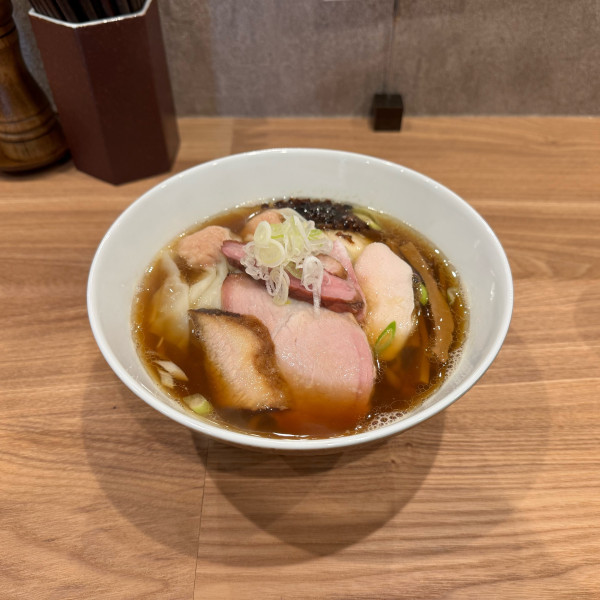 「特製醤油らぁ麺」@らぁめん鴇の写真