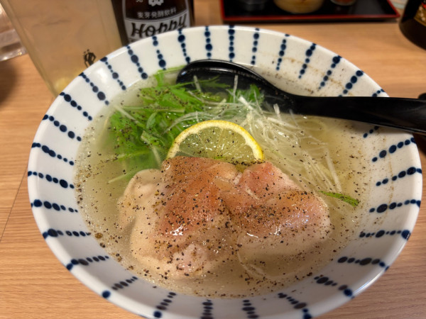 「鶏生ハムラーメン(しお)825円+他いろいろ」@串焼えんの写真