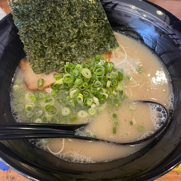 「とんこつ（醤油）800円」@博多とんこつラーメン しろひげの写真