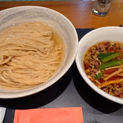 【期間限定】醤油つけ麺 大盛　1500円