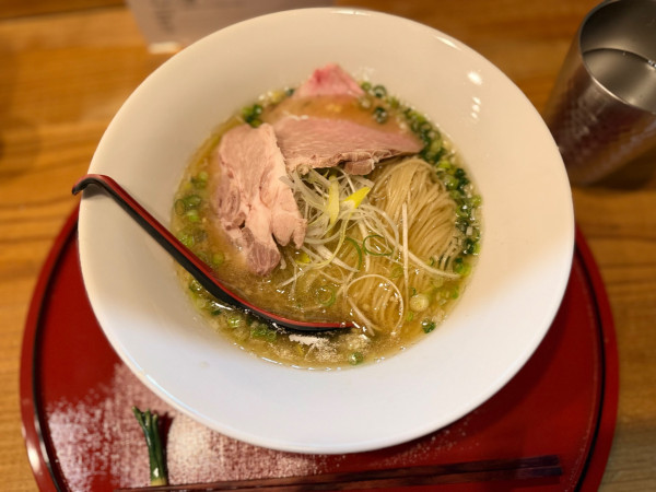 「葱ラーメン（豚.葱）1300円」@葱料理 shin’s placeの写真