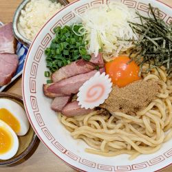 油そば(ニンニク有)+チャーシュー2枚+塩たまご