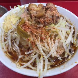 ラーメン豚2枚(ニンニクアブラカラメ一味)+生たまご 1150円