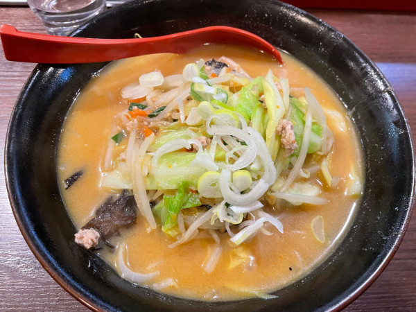 「野菜ラーメン　味噌　￥９８０」@中華栄雅の写真