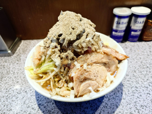 「MIXラーメン ミニ+煮干し魚粉玉葱」@ラーメン宮郎の写真