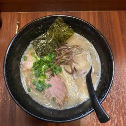 豚骨ラーメン 750円