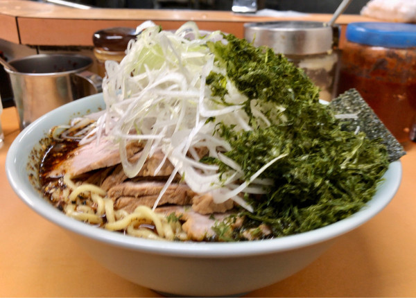 「地獄チャーシュー極上級2　岩海苔　ワカメ」@地獄ラーメン 田中屋の写真