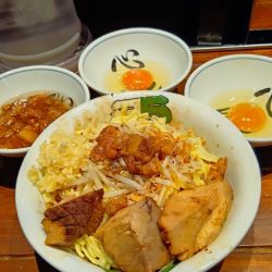 汁無し(並)+チーズ×2+アブラ+生卵