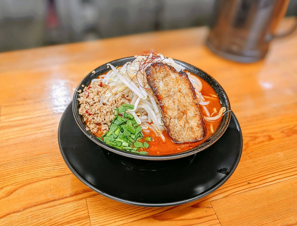 「しびれ辛みそ誤爆」@ラーメン・つけ麺 爆王の写真