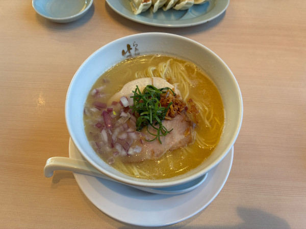 「鶏白湯らぁ麺　930円」@らぁ麺はやし田 岩槻店の写真