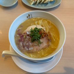 鶏白湯らぁ麺　930円