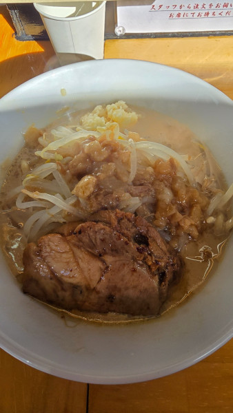 「豚骨醤油ラーメン　1100円」@豚骨ラーメン吟の写真